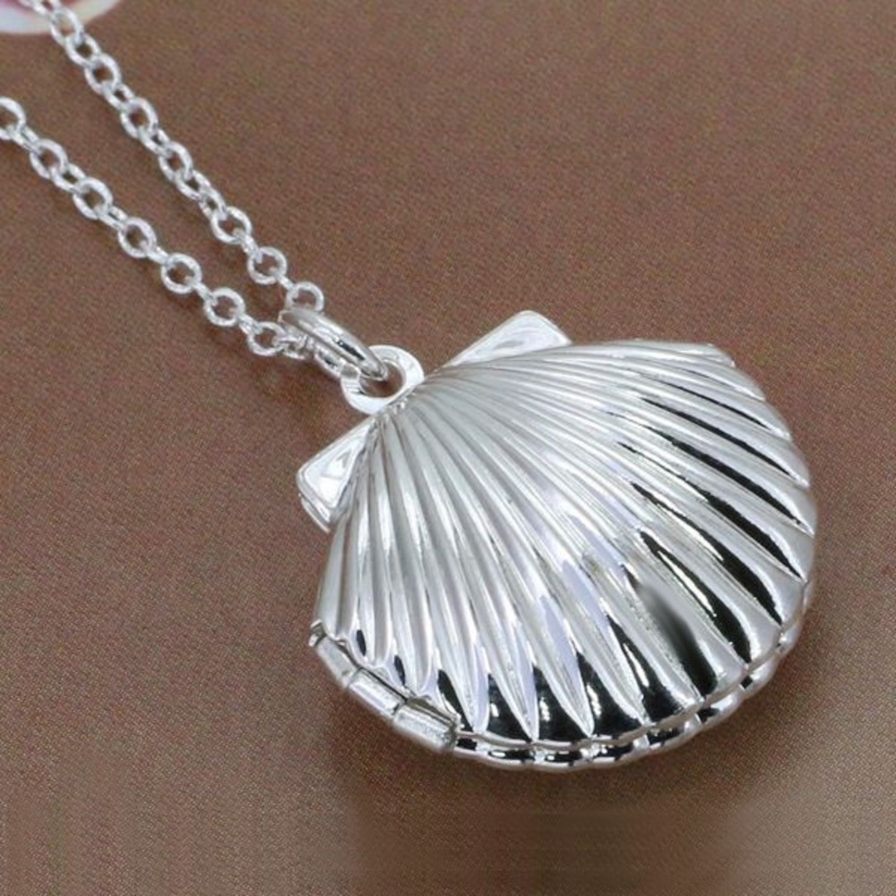 NEW✨ Seashell Silver Photo Locket Mermaid Necklace